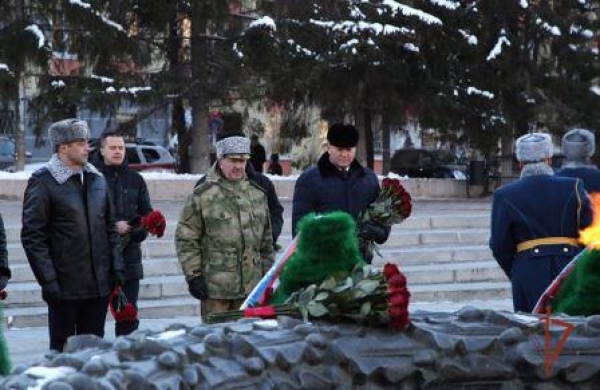 В День Неизвестного солдата росгвардейцы возложили цветы к Вечному огню